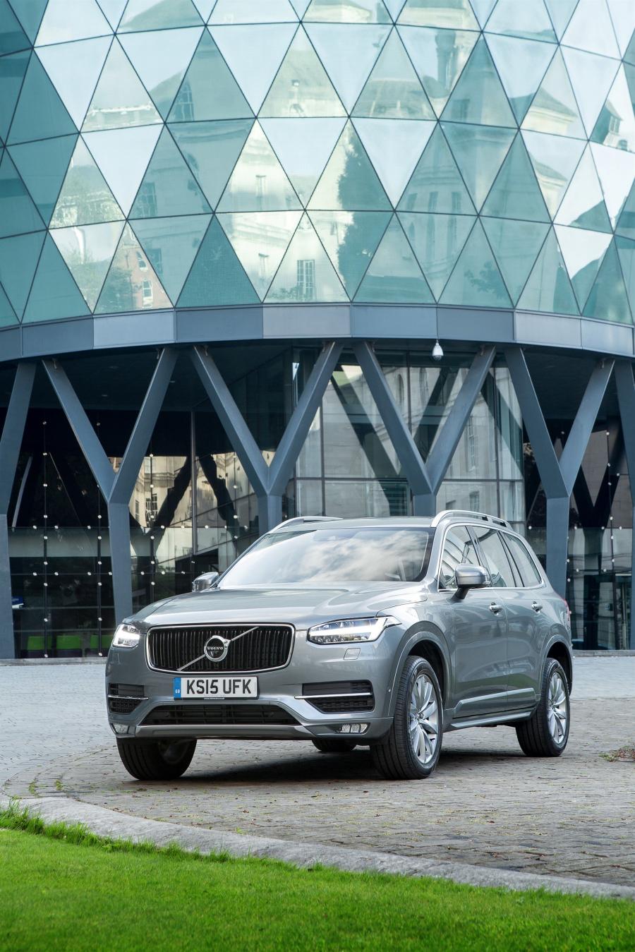 Volvo XC90 D5 Momentum 2015 года  (UK) (фото 14 из 30)